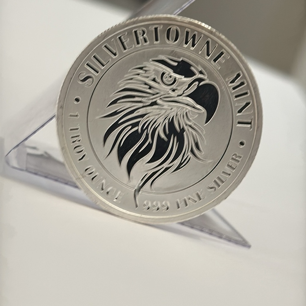 Silver coin 1 oz 999 fine Silver town mint a beautiful Eagle edition 🦅 - Picture 6 of 14